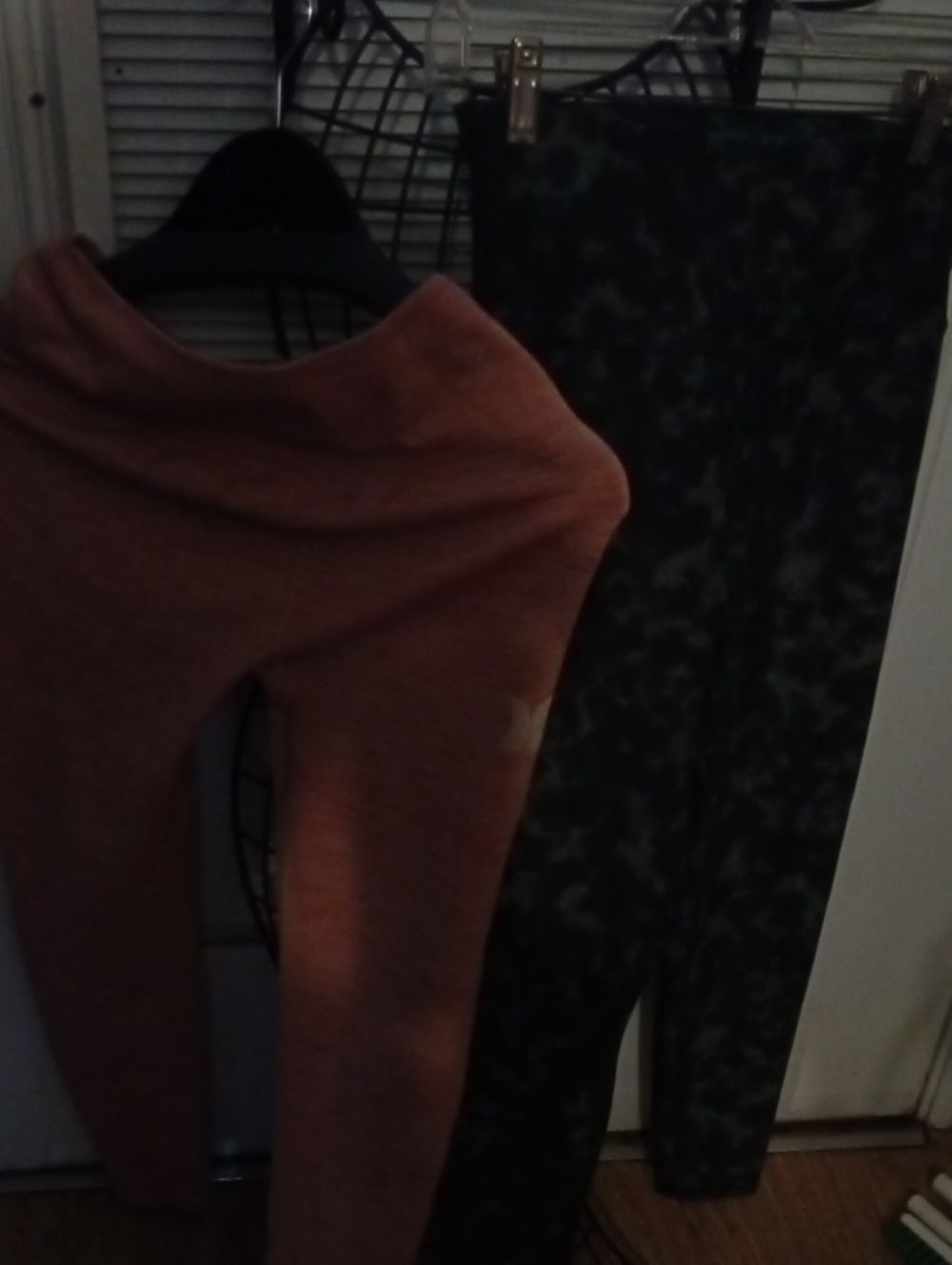 2 Pair Hurley Jessica Simpson Rust Orange Leggings and Dark Green Camo Leggings